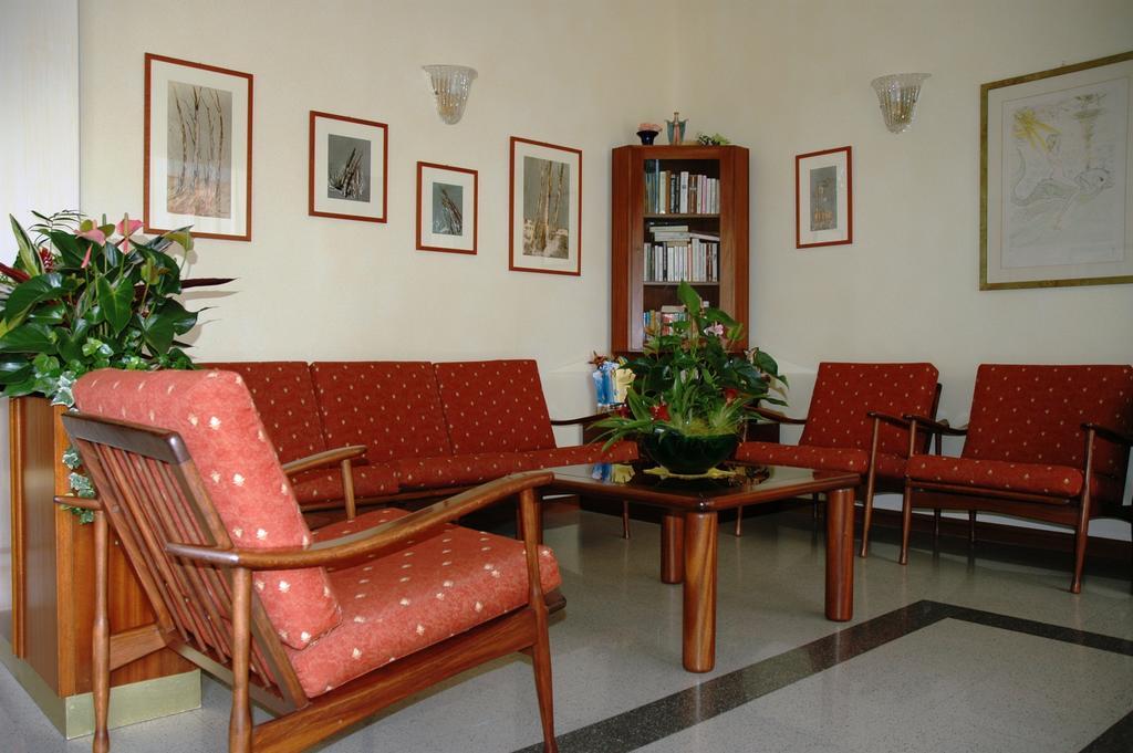 Joli Hotel 2*