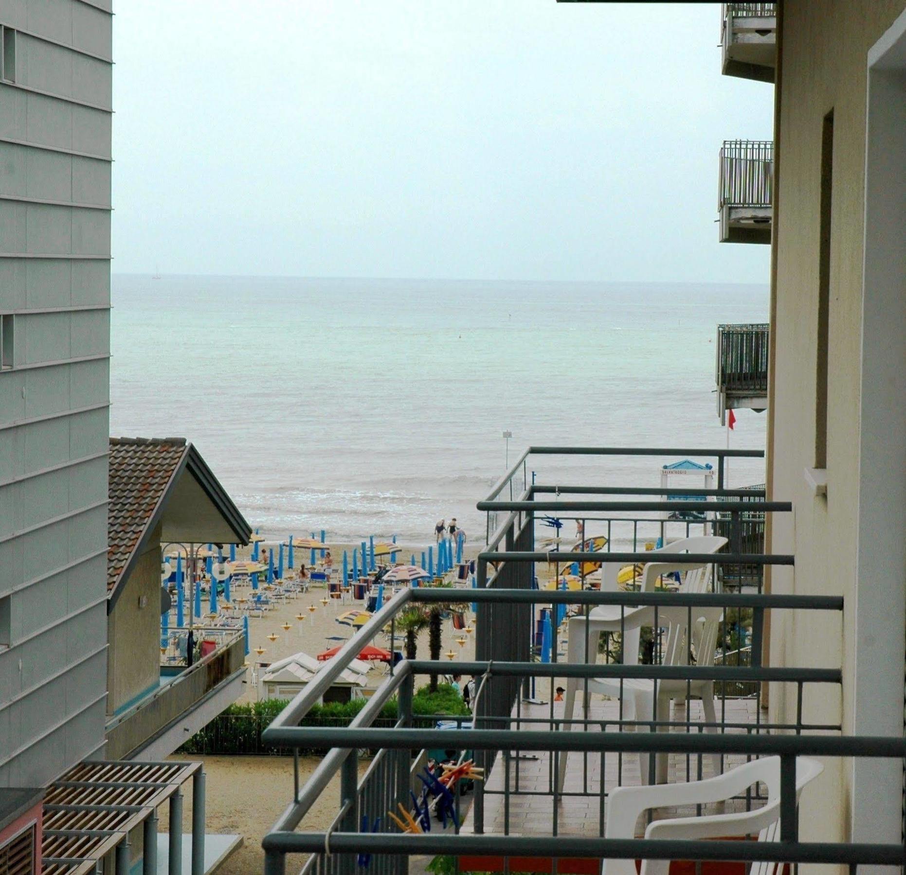 Joli Hotel
